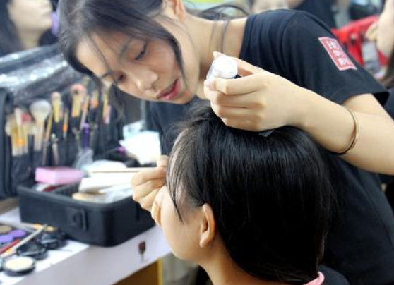 十大排名国家认可的化妆学校排名