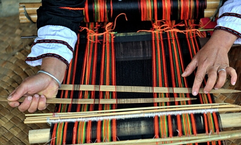 120、黎族传统纺染织技艺