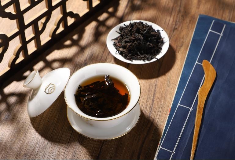 岩茶属于什么茶：乌龙茶/半发酵茶